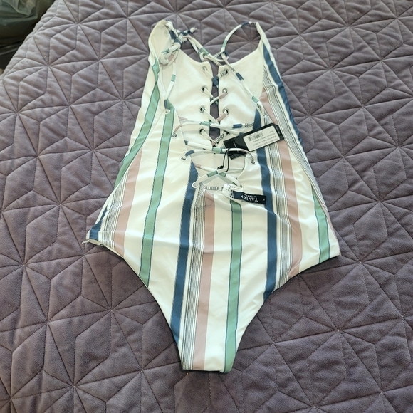 NEW TAVIK/REVOLVE Monahan One Piece in Meadow Green Stripe small, Rever - Picture 4 of 12